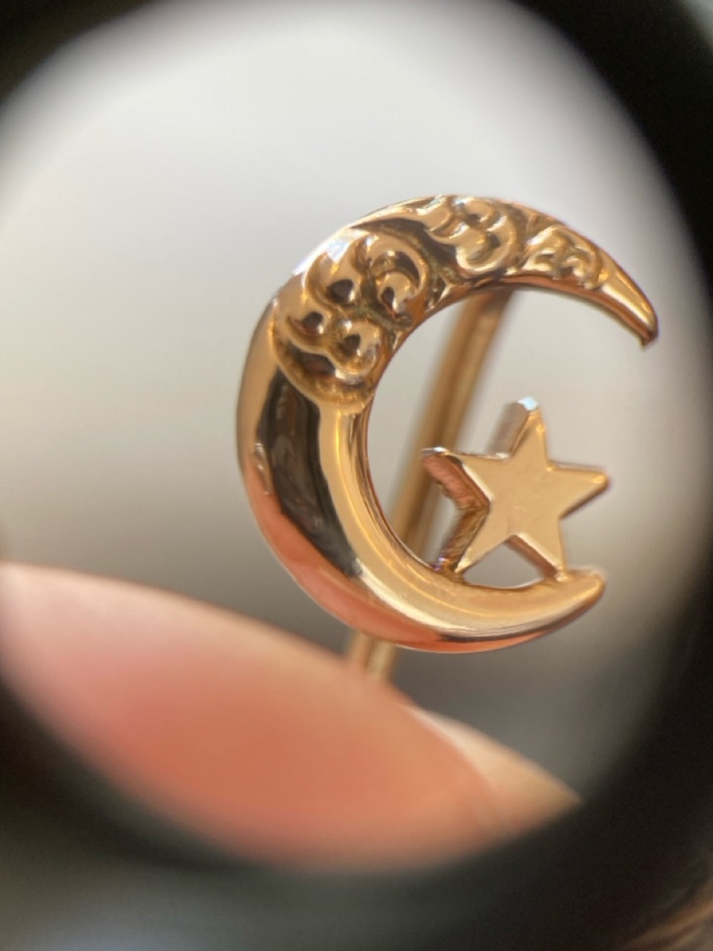 Antique Victorian Crescent Moon & Star Gold Stick Pin - Picture 3 of 11